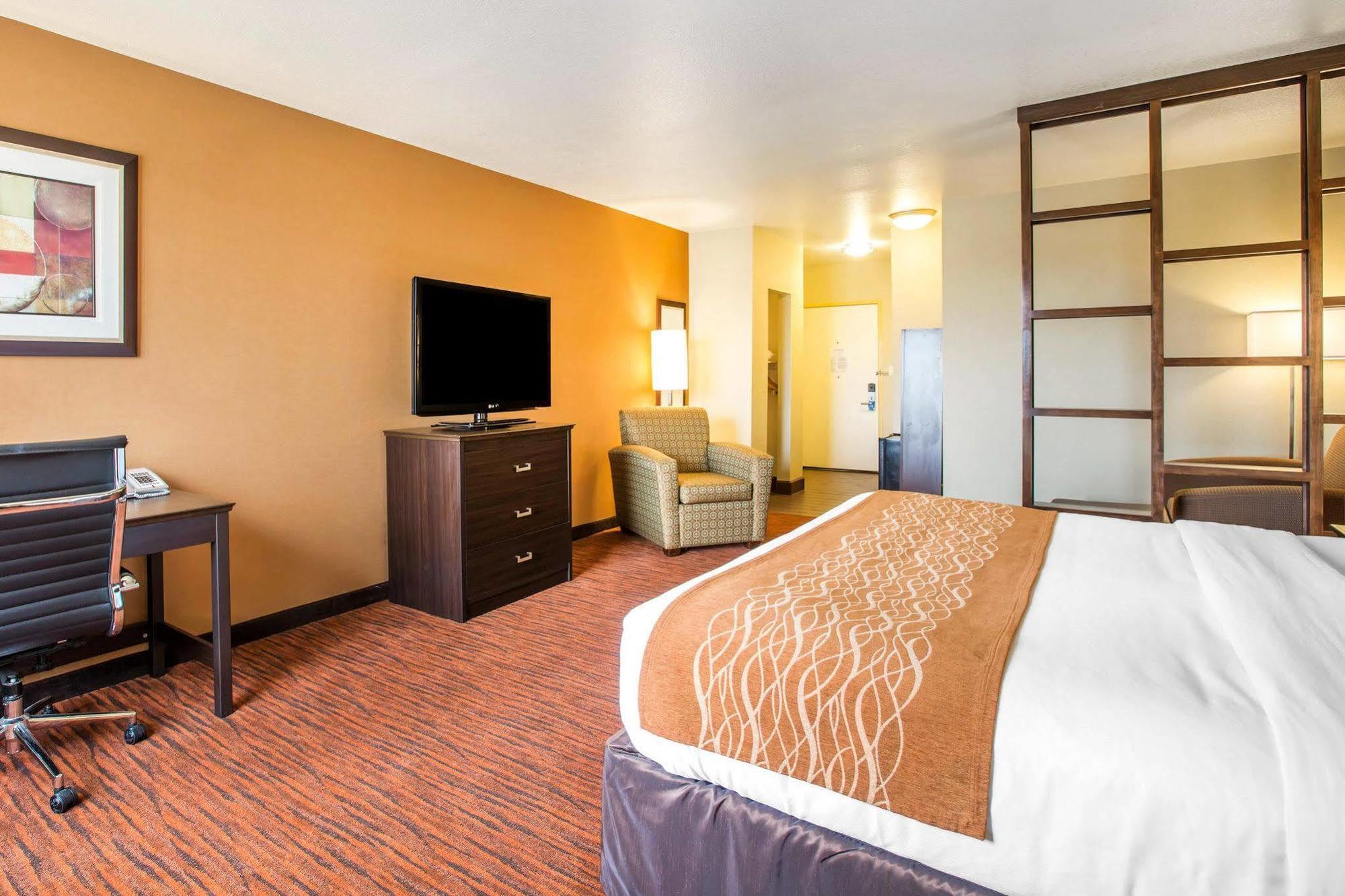 Comfort Suites Кловис Екстериор снимка